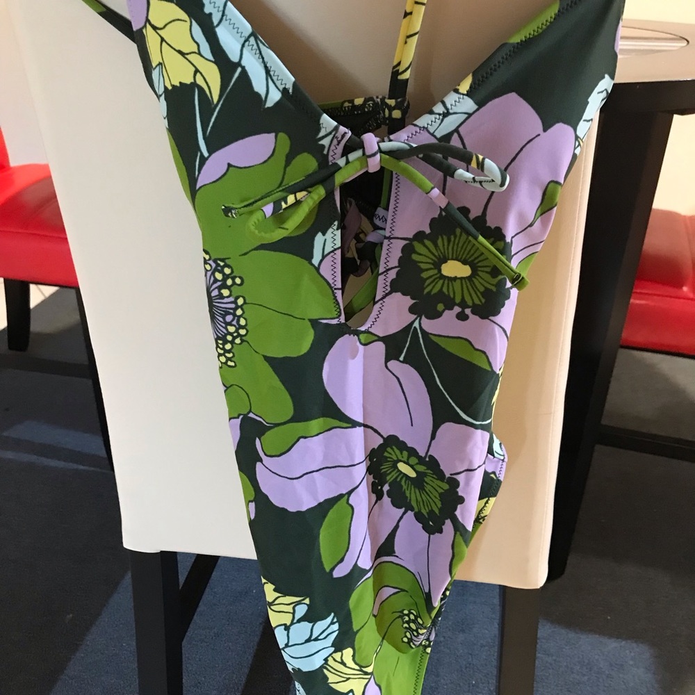 Pretty AErie one piece bathing suit size medium Firm